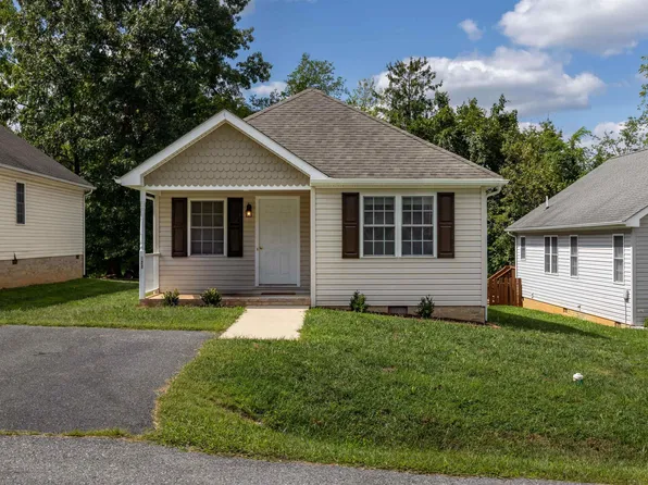 521 D St, Staunton, VA 24401
