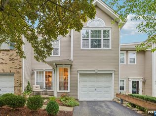 438 Santiago Court, Mahwah, NJ 07430