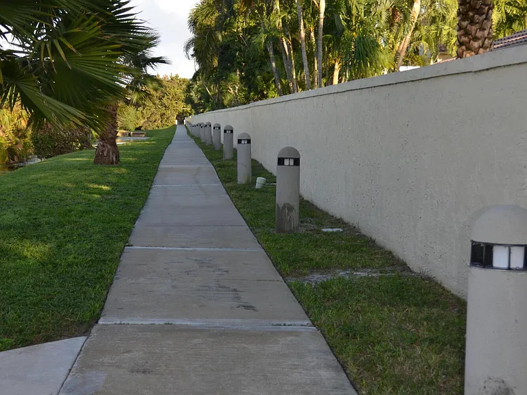 176 Seabreeze Cir — Photo 22