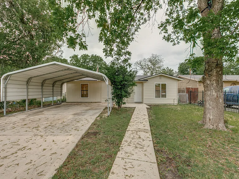 247 E Amber St — Photo 1