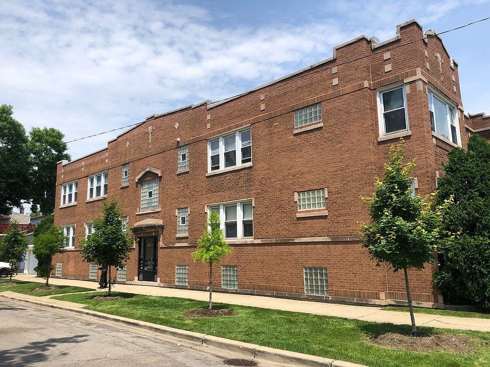 1st image of 5904 W Berteau Ave #2W