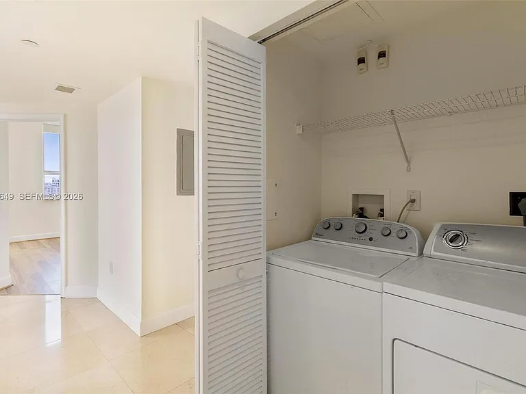 19501 W Country Club Dr #1009 — Photo 17