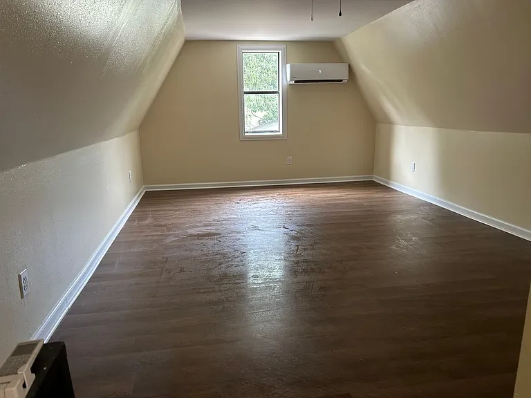221 Warren St — Photo 10