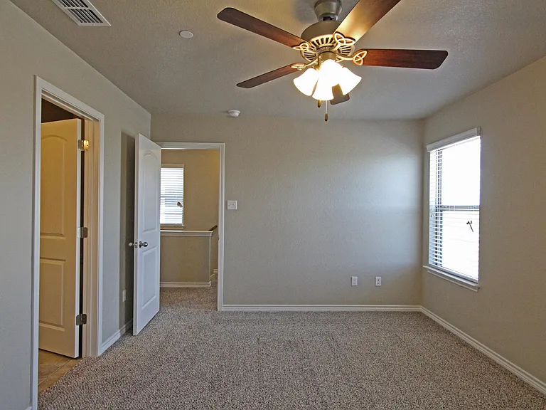 631 Westfield Blvd — Photo 8