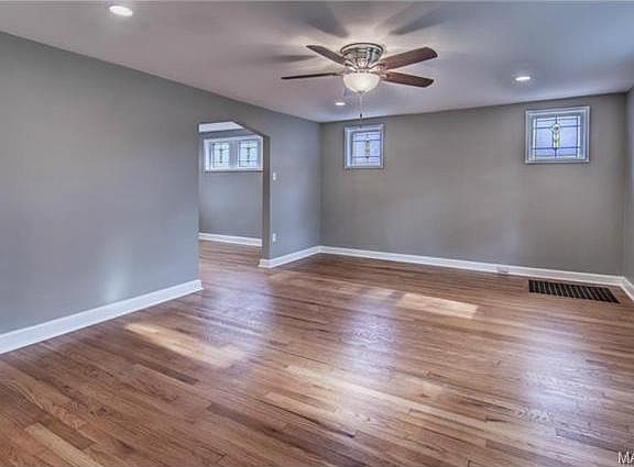 5th image of 1044 N Woodlawn Ave