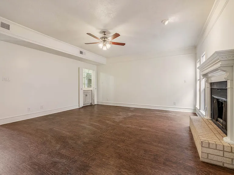 4400 Carter Creek Pkwy #306 — Photo 3