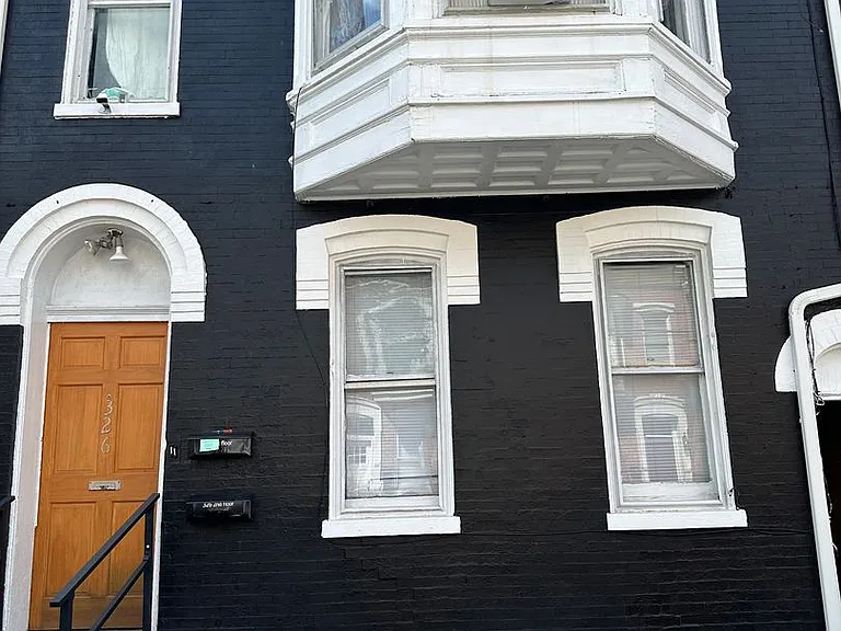 326 E King Street — Photo 1
