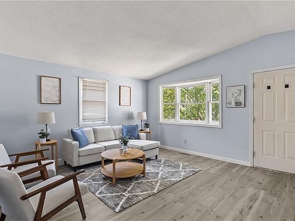 5th image of 40 Blackstone St