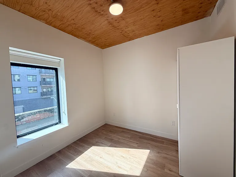 12th Street Apartments — Photo 36