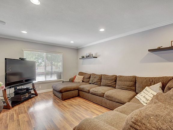 4th image of 642 Paloma Dr