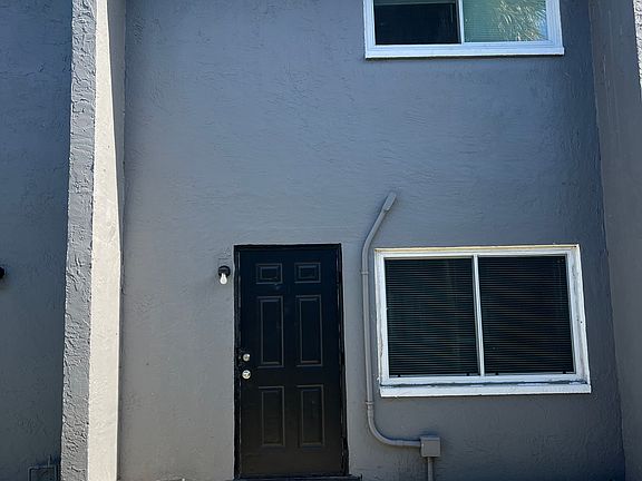4th image of 827 E University Blvd #102