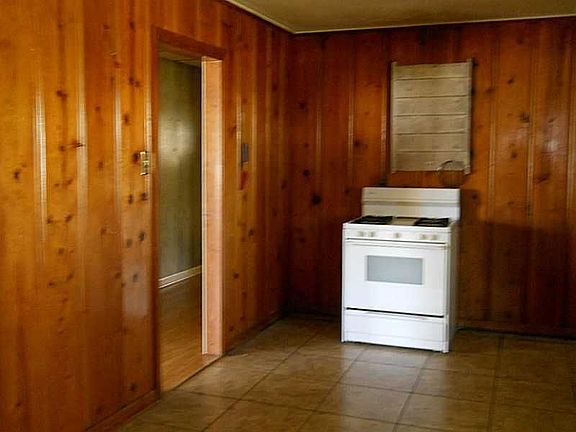 3rd image of 626 Glover St
