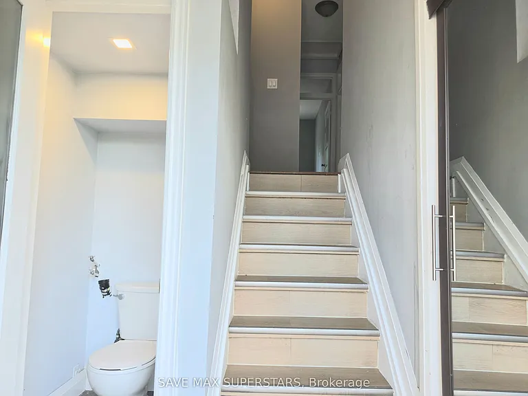 222 Phillips St #UPPER — Photo 4
