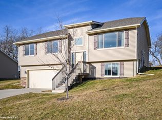 200 Rolling Vista Pl, Indianola, IA 50125