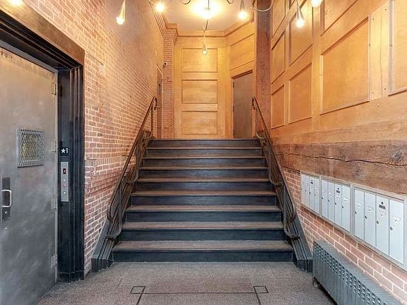 4th image of 31 Washington St APT 10