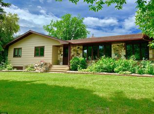 207 Pleasant Ave NW, Warroad, MN 56763