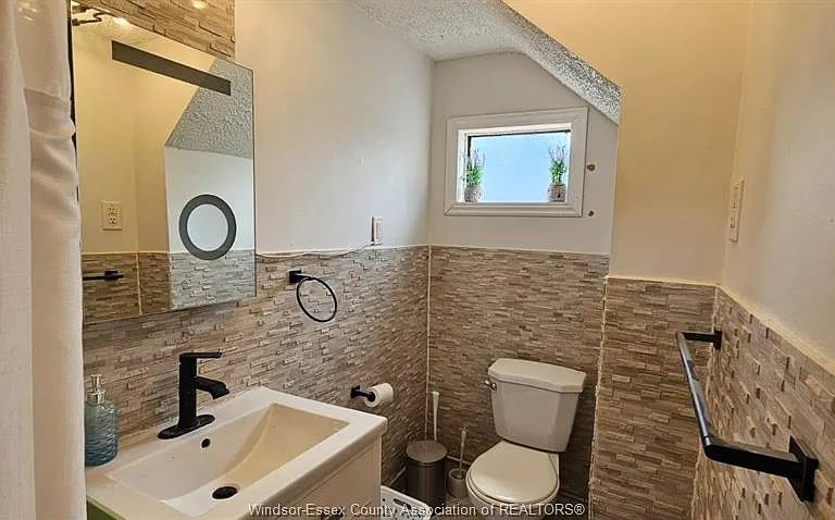 1141 Howard Ave #UPPER — Photo 13