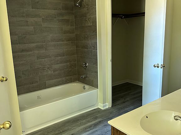 4th image of 2035 Campbell Dr