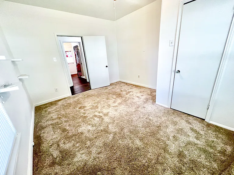 182 Douglas St — Photo 17
