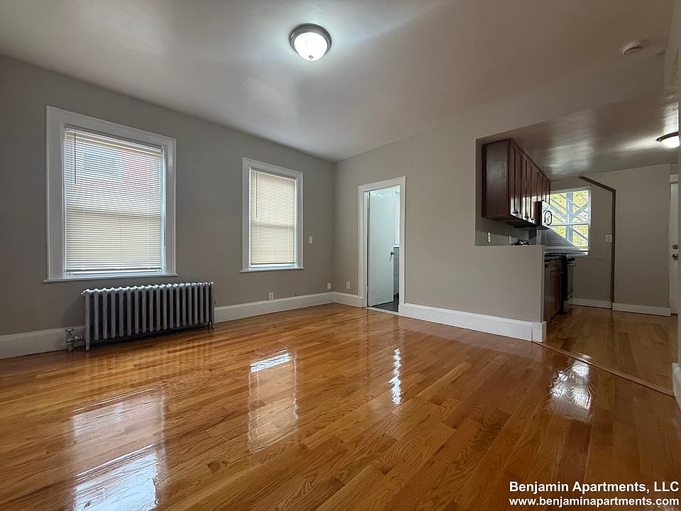 1st image of 33 Algonquin St #1