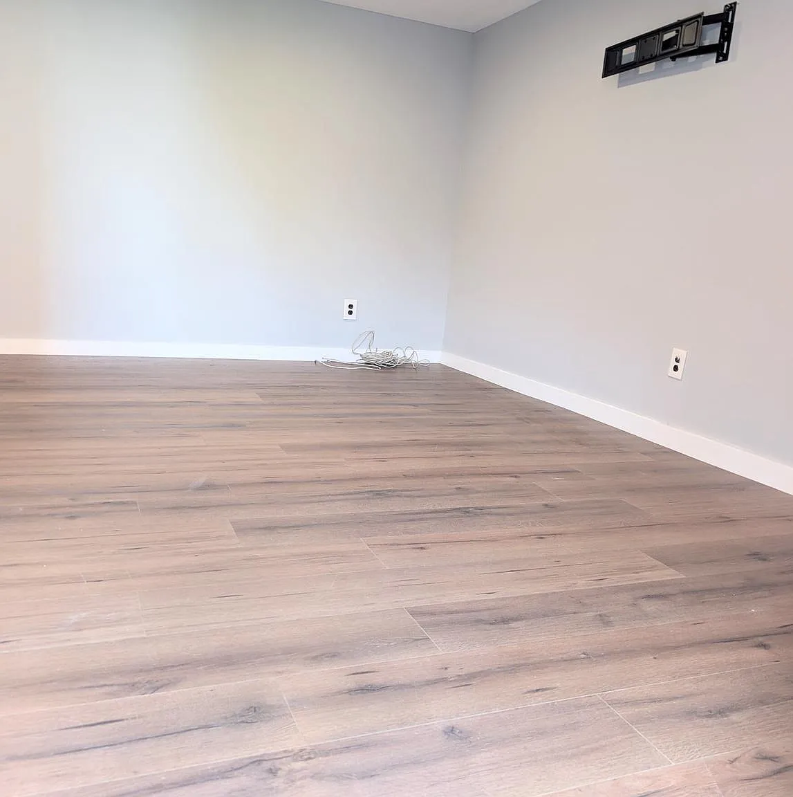 3 bed, 1.5 bath, $2,400 — Photo 2
