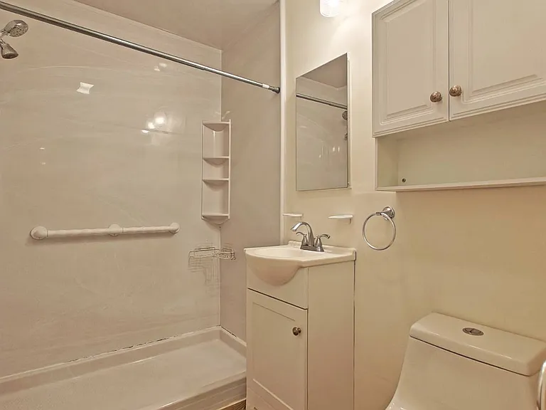15 Granada Cres #15 — Photo 9
