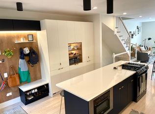 851 W Gunnison St, Chicago, IL 60640