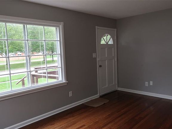 3rd image of 25370 Benton Ave