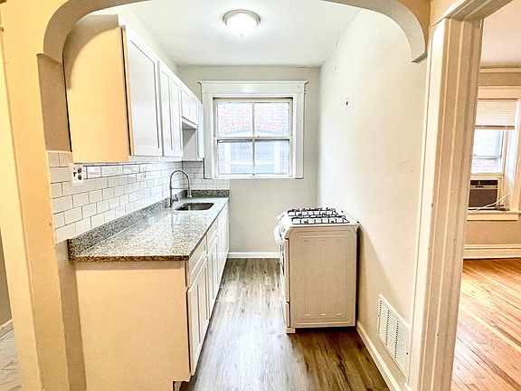 3rd image of 5019 Chippewa St #2-F