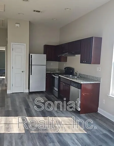 2325 Florida Ave — Photo 6