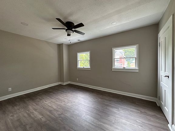 5th image of 3741 Wapello St