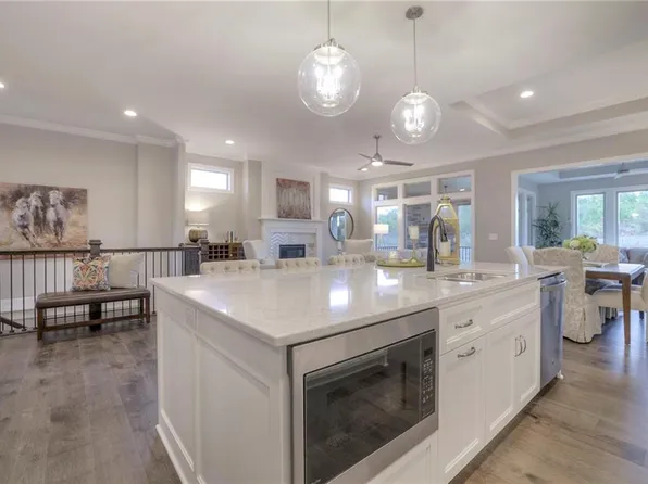 13721 Quigley St, Overland Park, KS 66221