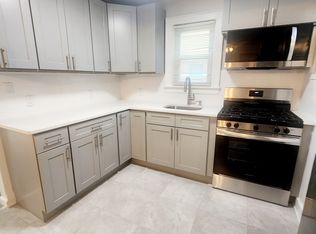 19424 111th Ave, Saint Albans, NY 11412