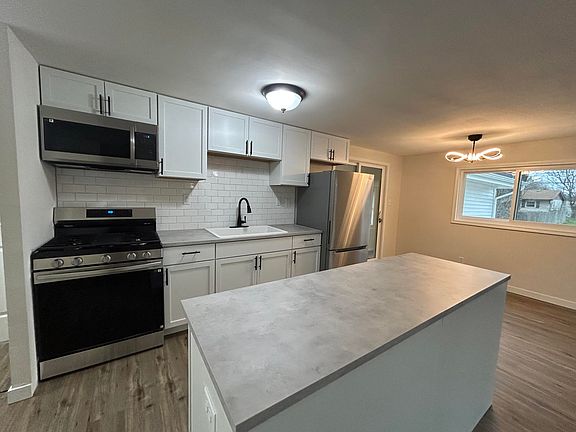 5th image of 3030 E 22nd Ave