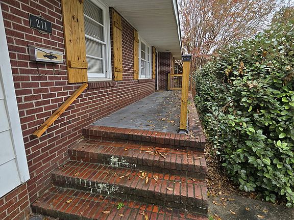 2nd image of 211 Stanley Ave
