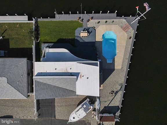 2nd image of 34 Cruiser Ct