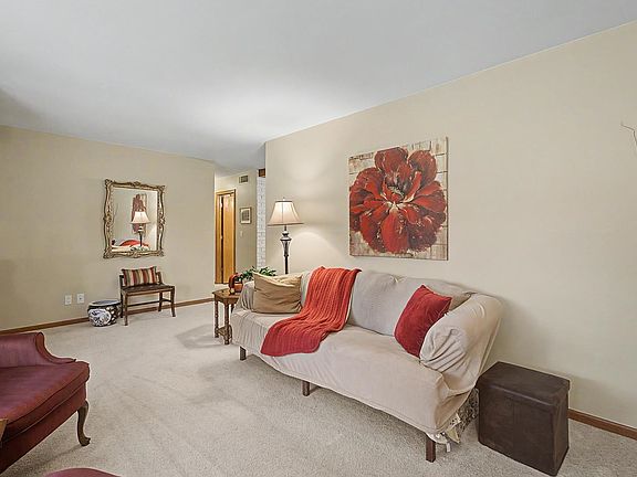 3rd image of 409 27th St