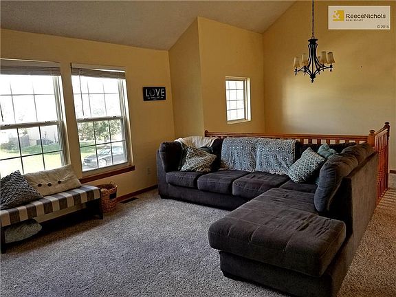 3rd image of 2233 NE Maybrook Dr