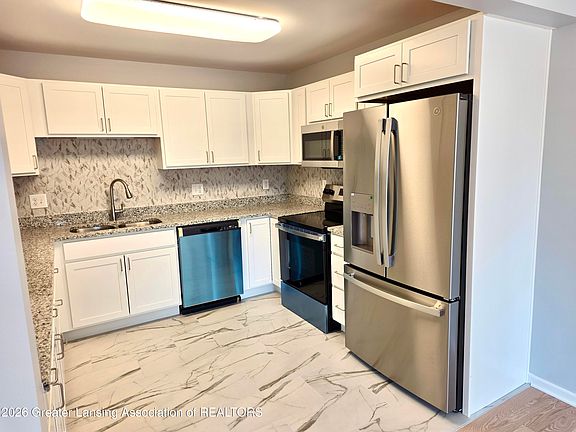 4th image of 1104 Washington Cir