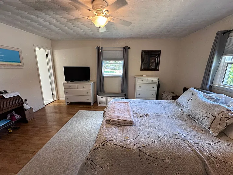 928 General Stuart Dr — Photo 32
