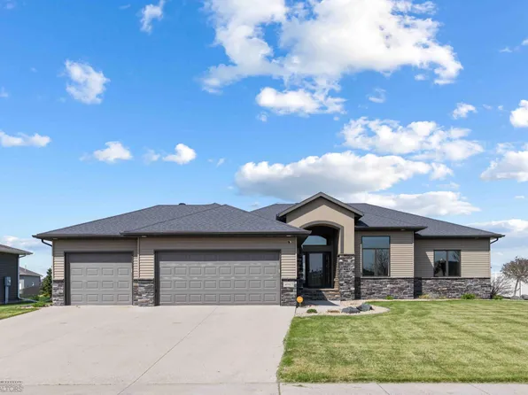 4963 Woodhaven St S, Fargo, ND 58104