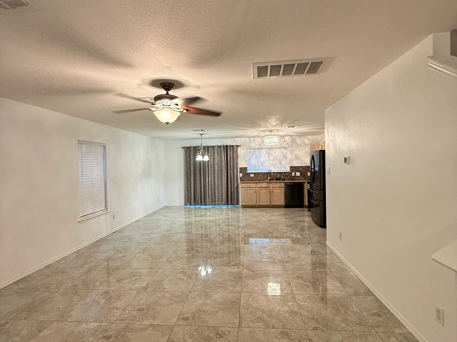 4 bed, 2.5 bath, 1631 sqft, $2,000 — Photo 4