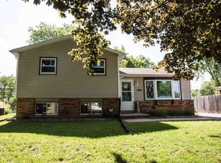 1144 Mayer St, Menasha, WI 54952