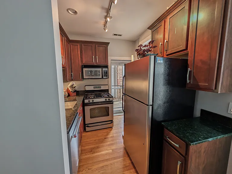 534 1/2 W Belmont Ave #3 — Photo 11