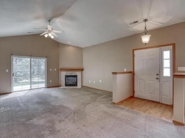 1048 Quinlan DRIVE #C, Pewaukee, WI 53072