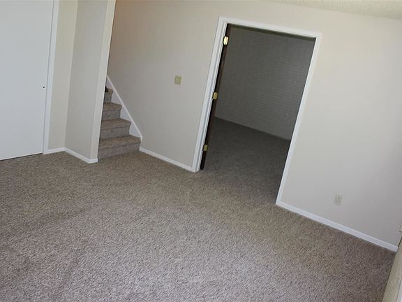 4th image of 1422 Eastview Dr