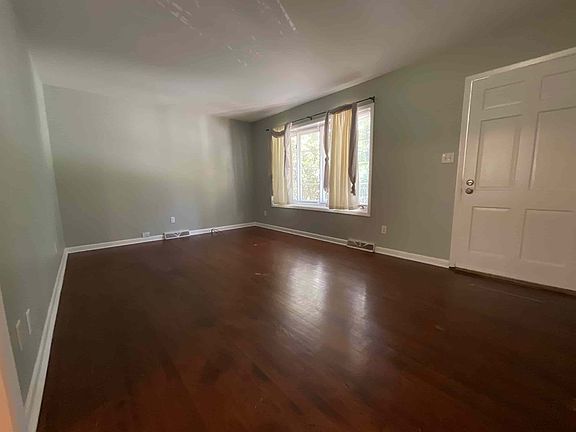 3rd image of 229 Foxcroft Dr