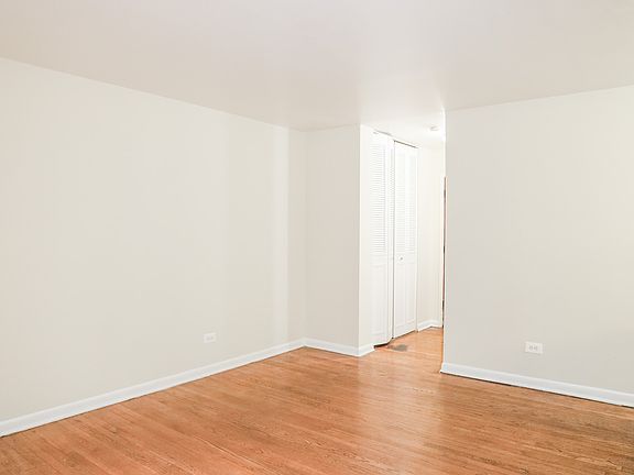 4th image of 6010 N Winthrop Ave APT 306