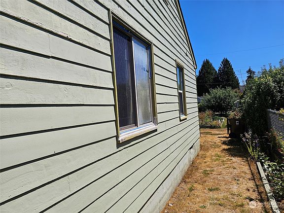 4th image of 7429 Tacoma Avenue S