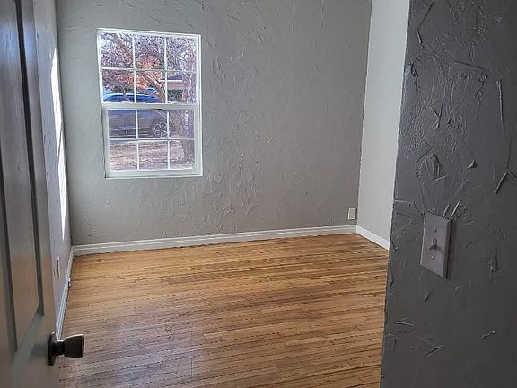 3rd image of 3528 Meadow Dr